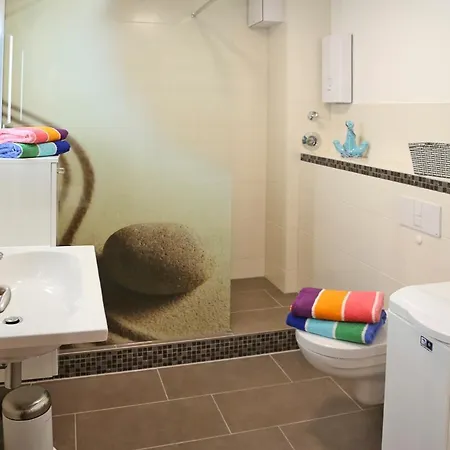 Denise Ostsee Hummel * אוסטזיבאד נינהאגן